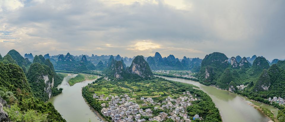 老寨山山顶俯瞰阳朔