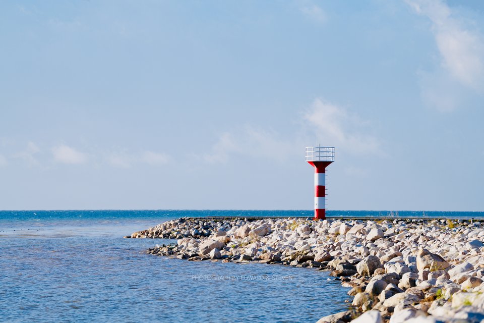 赛里木湖湖边港湾